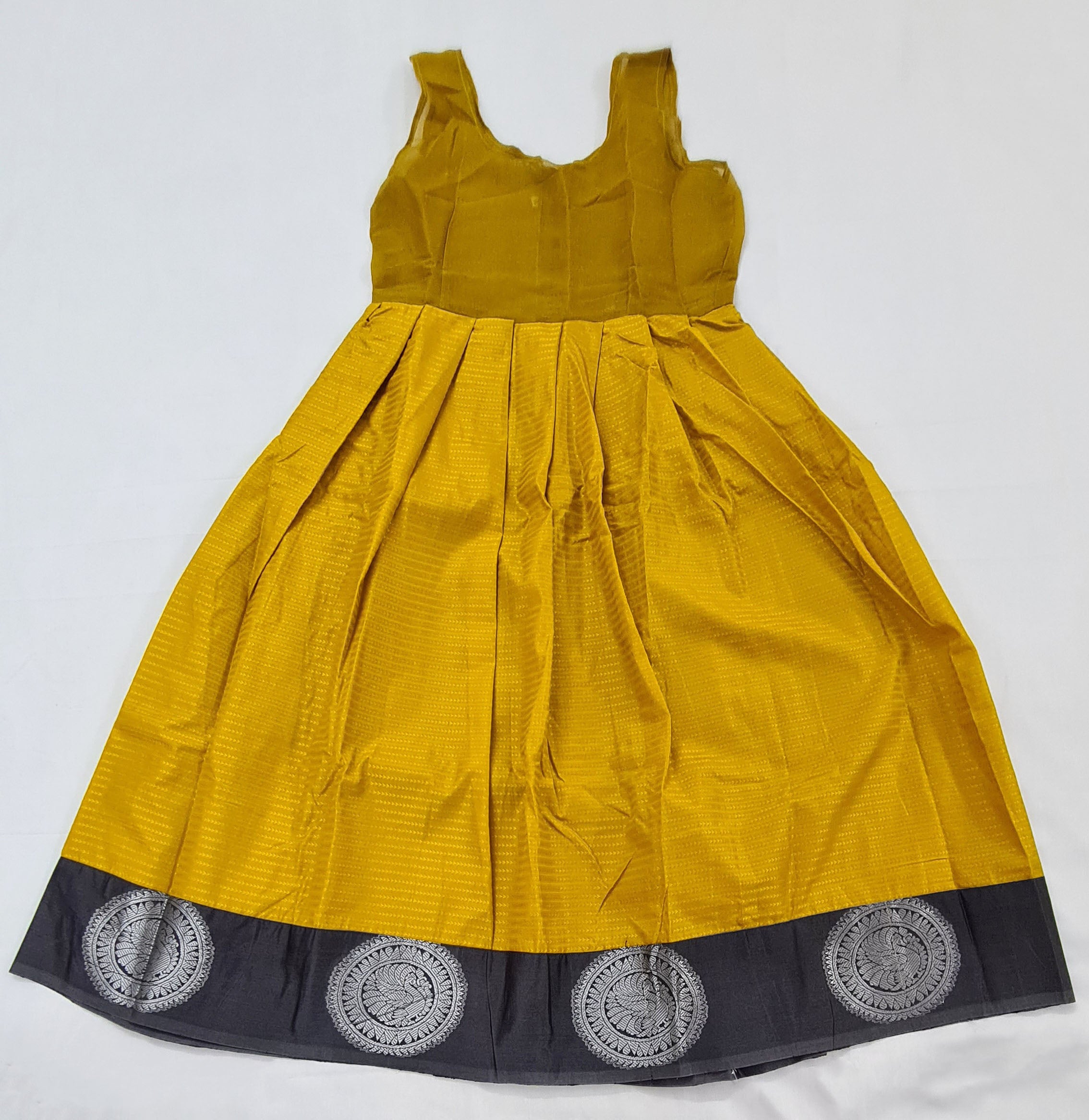 Traditional Pattu Pavadai