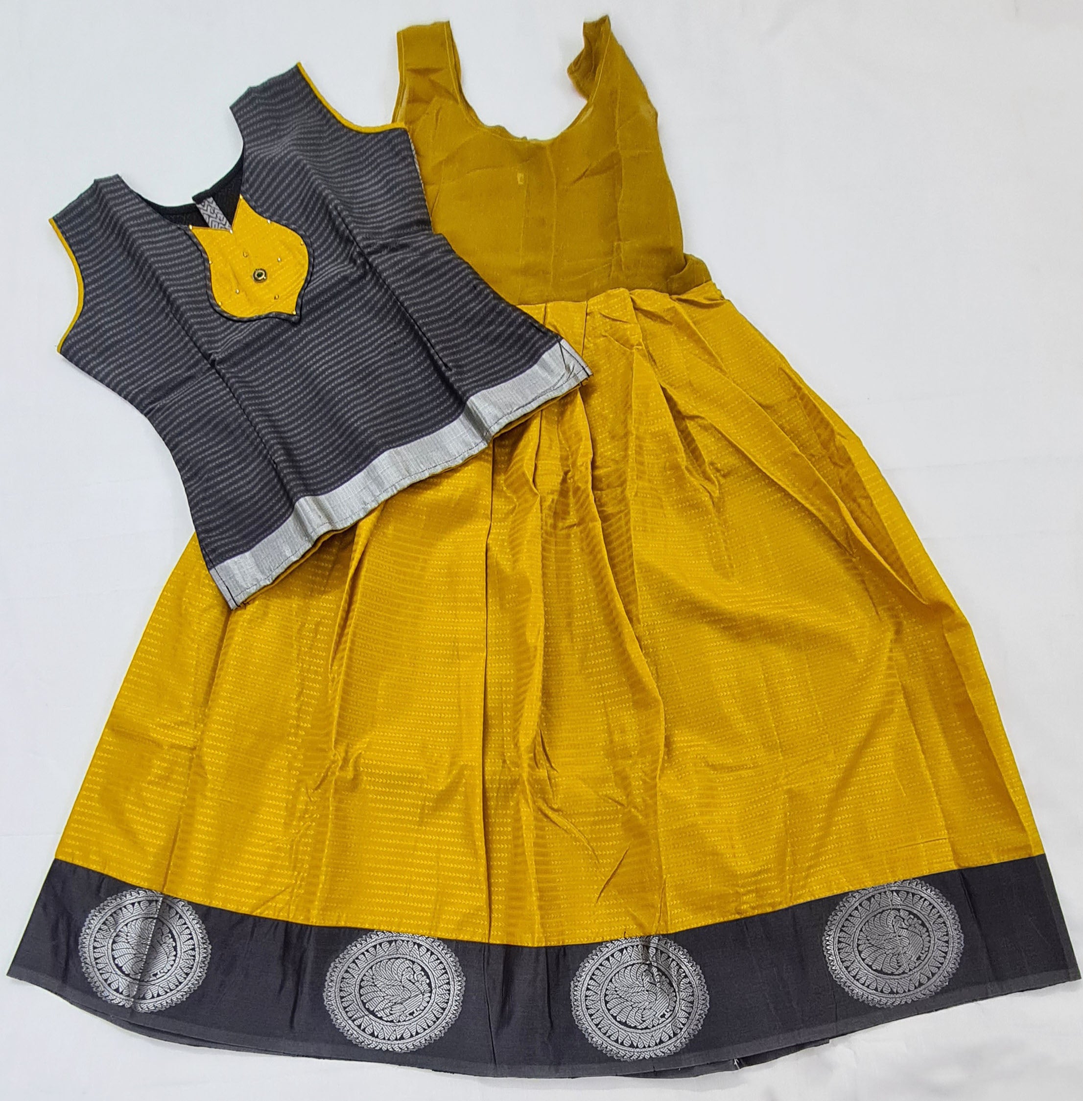 Traditional Pattu Pavadai