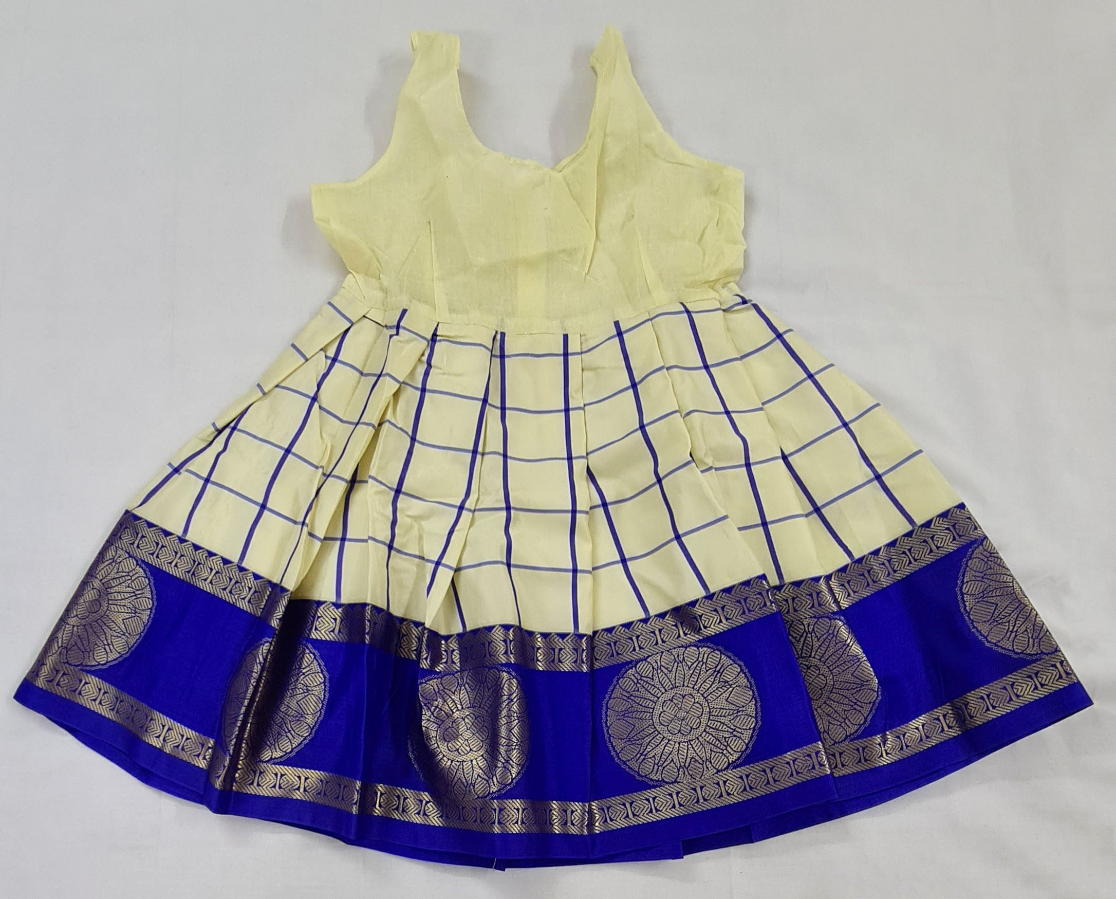 Traditional Pattu Pavadai