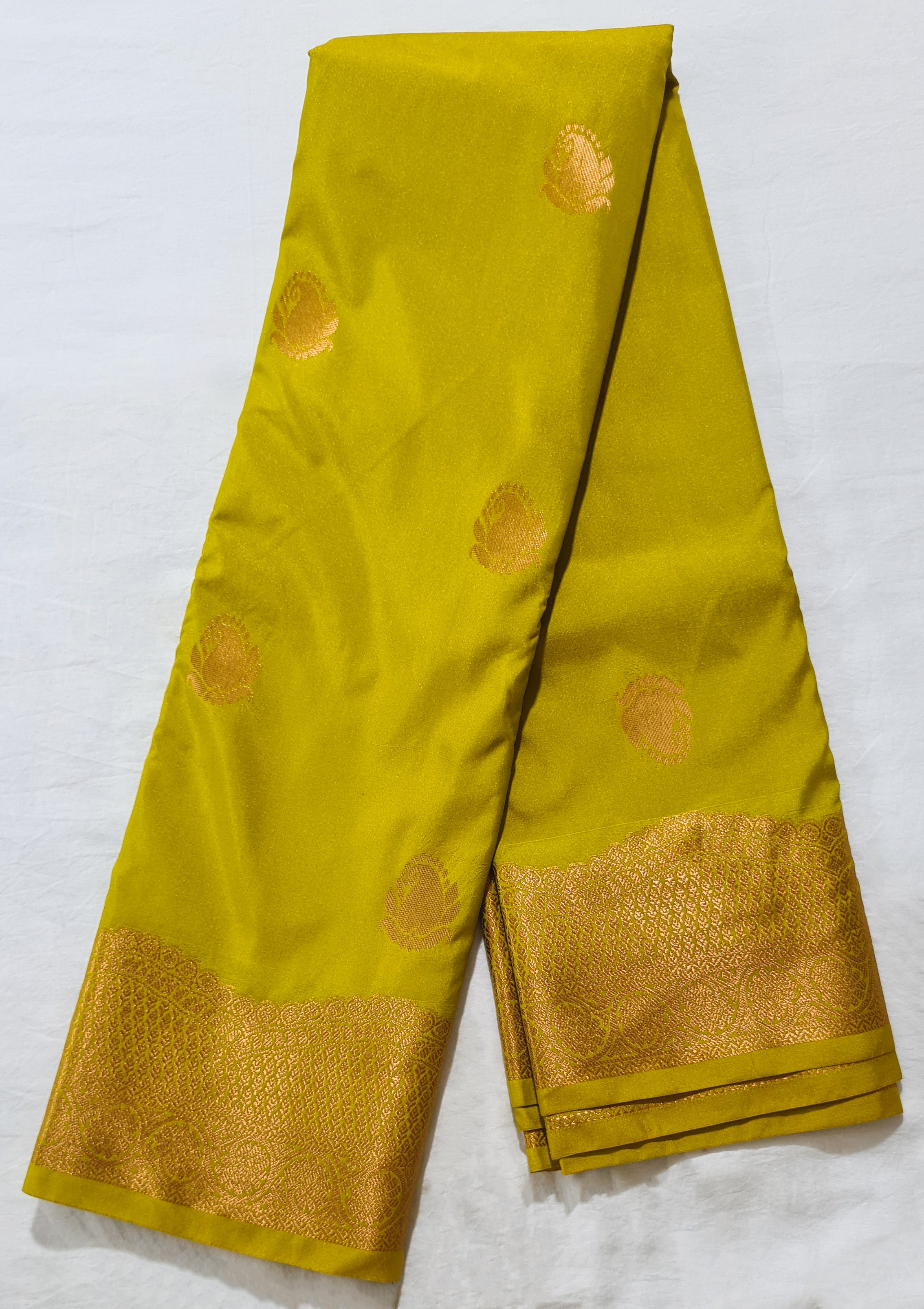 Kanchi Vegan Silk Saree With Contrast Blouse and Rich Jari Pallu