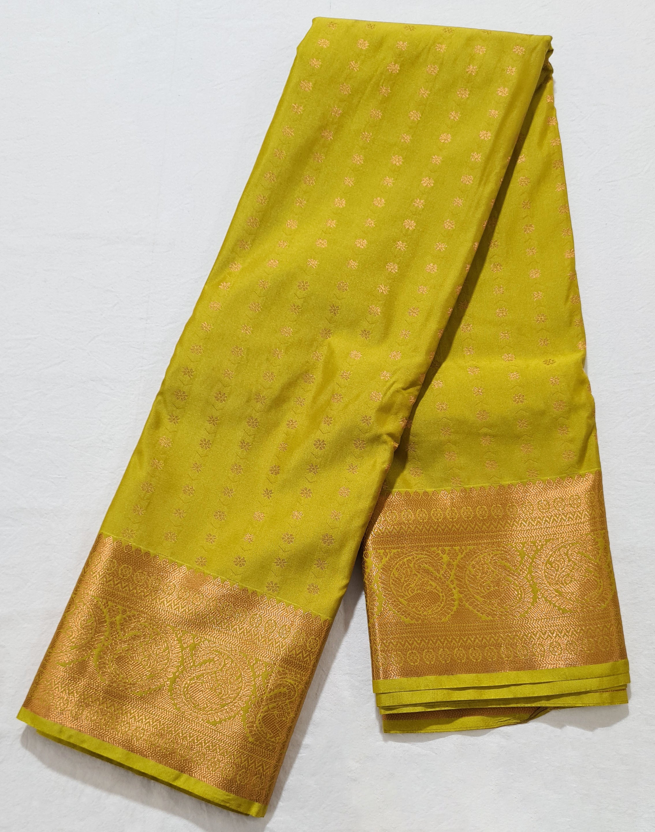 Kanchi Vegan Silk Saree With Contrast Blouse and Rich Jari Pallu