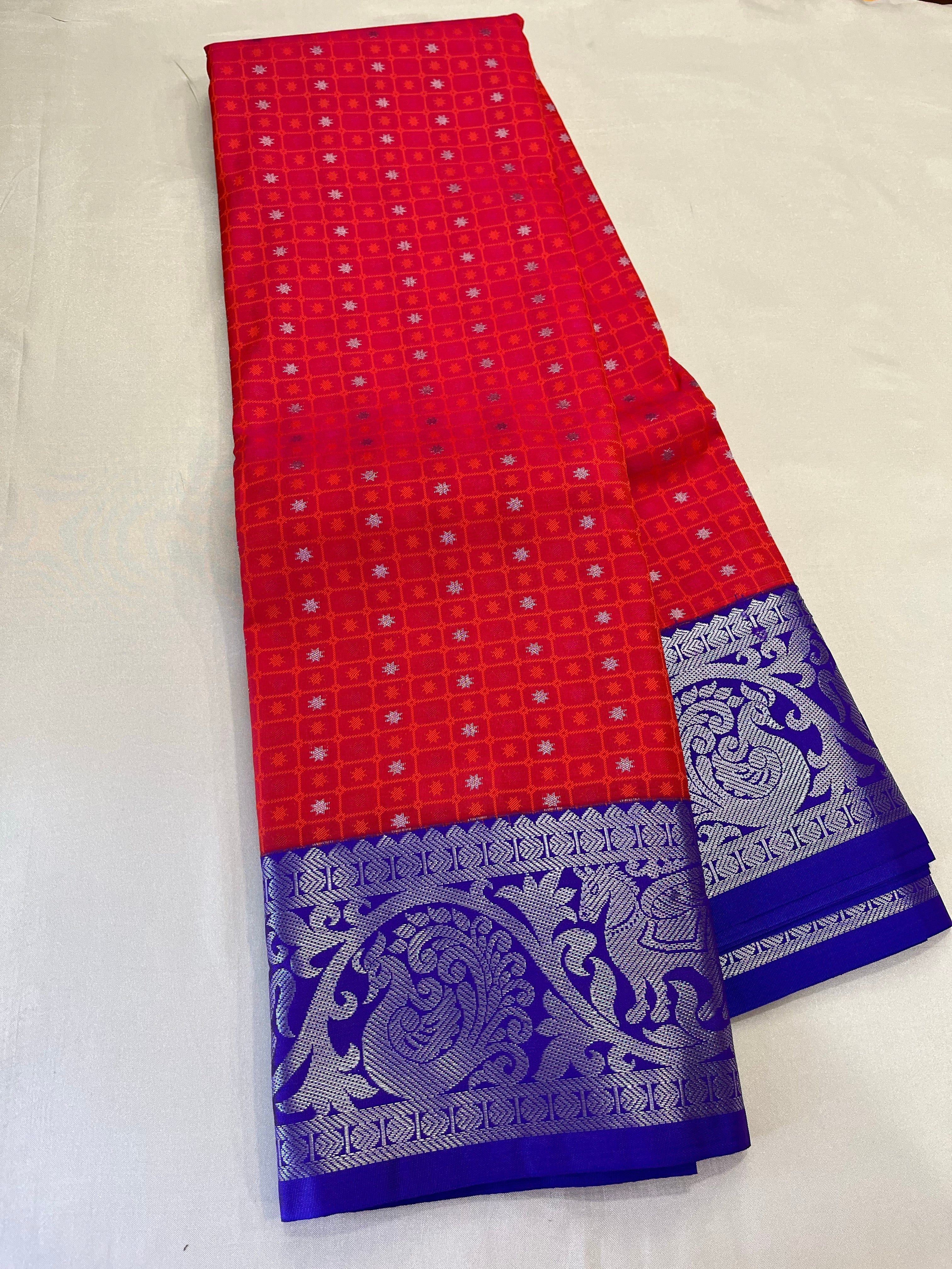 kanchi vegan Korvai border  Soft silk saree  with contrast blouse and rich jari pallu