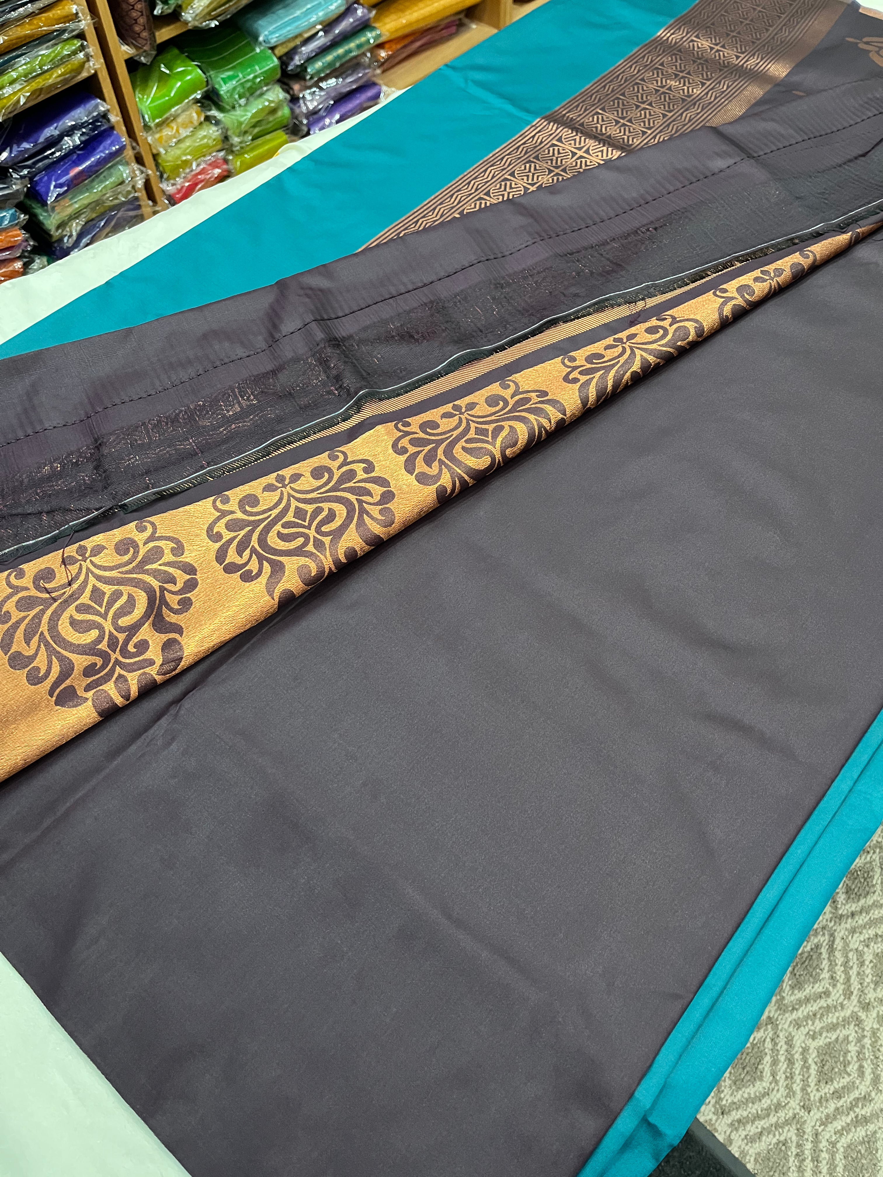 kanchi borderless Soft silk saree  with plain blouse and rich jari pallu
