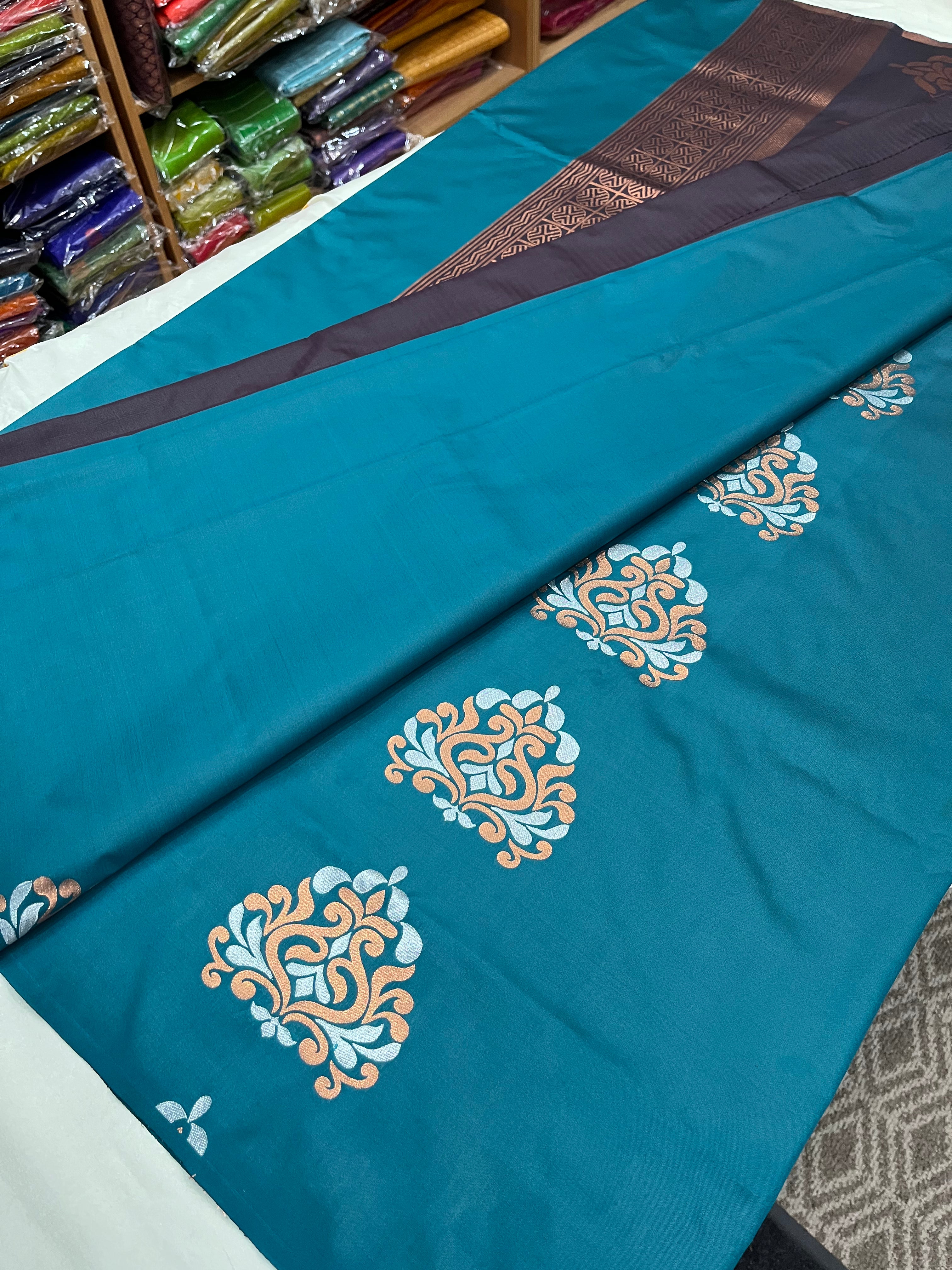 kanchi borderless Soft silk saree  with plain blouse and rich jari pallu