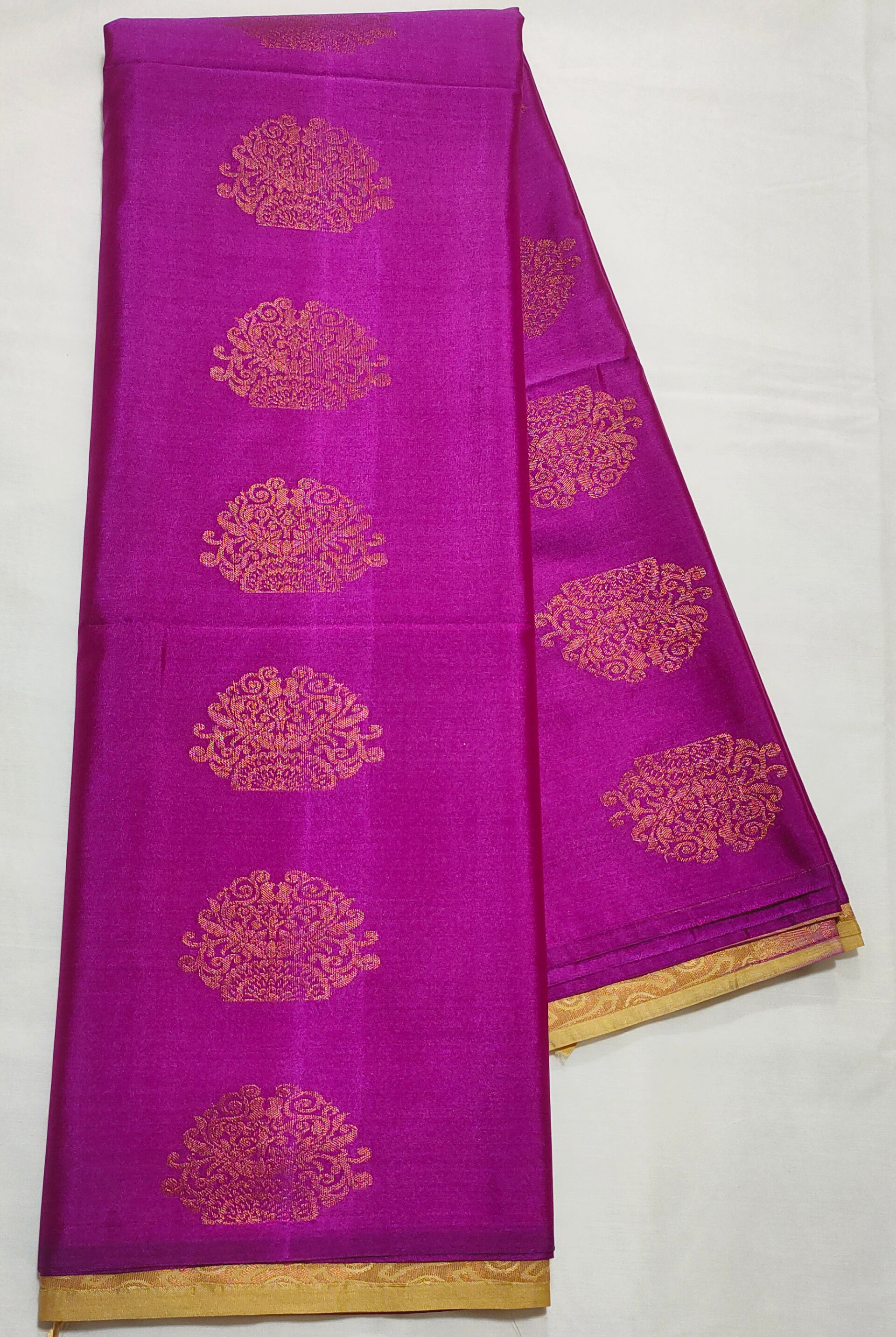 Kanchi Vegan Soft silk Saree with contrast Blouse and rich Jari Pallu