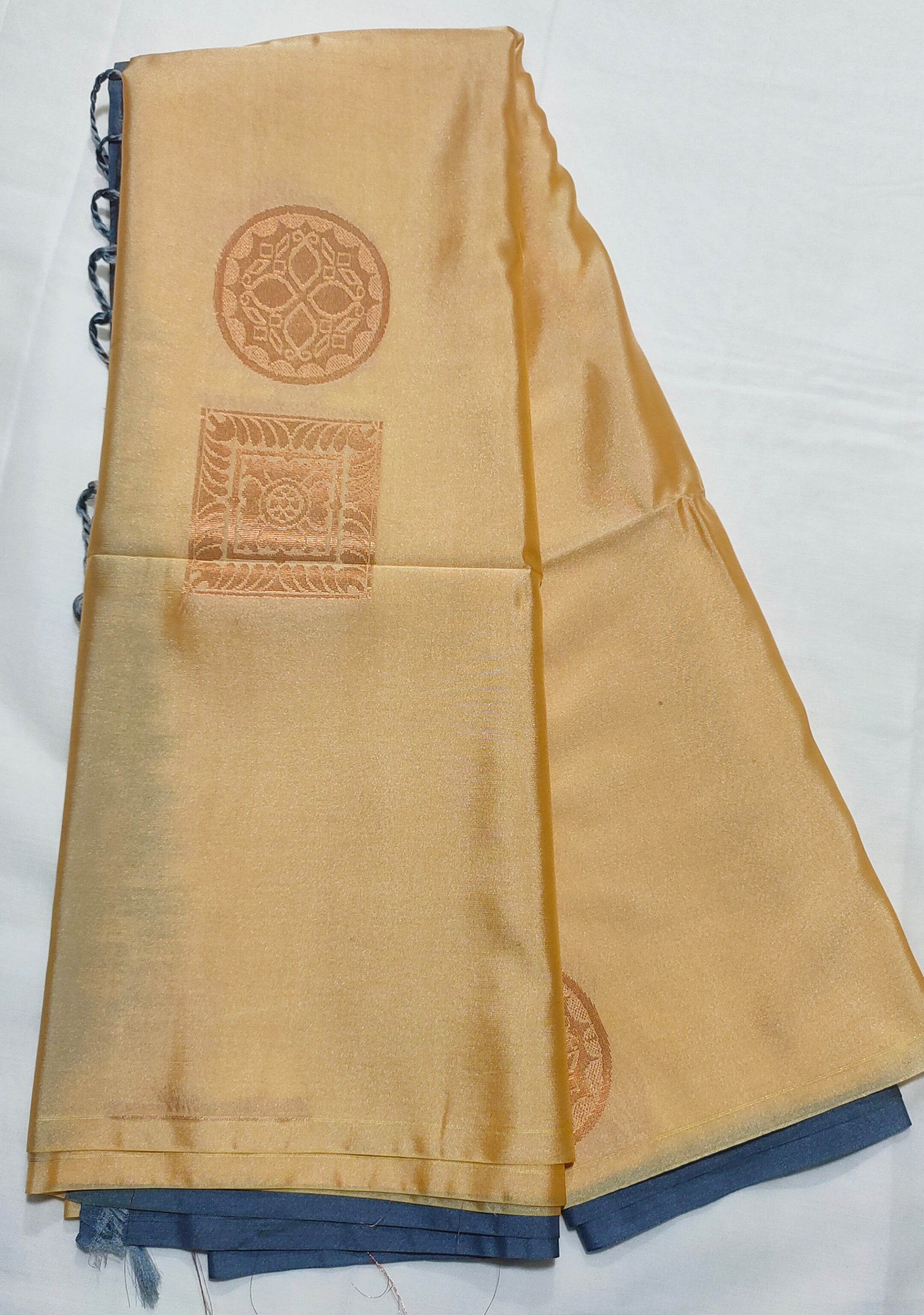 Kanchi Vegan Soft Silk Saree with contrast Blouse and rich Jari Pallu