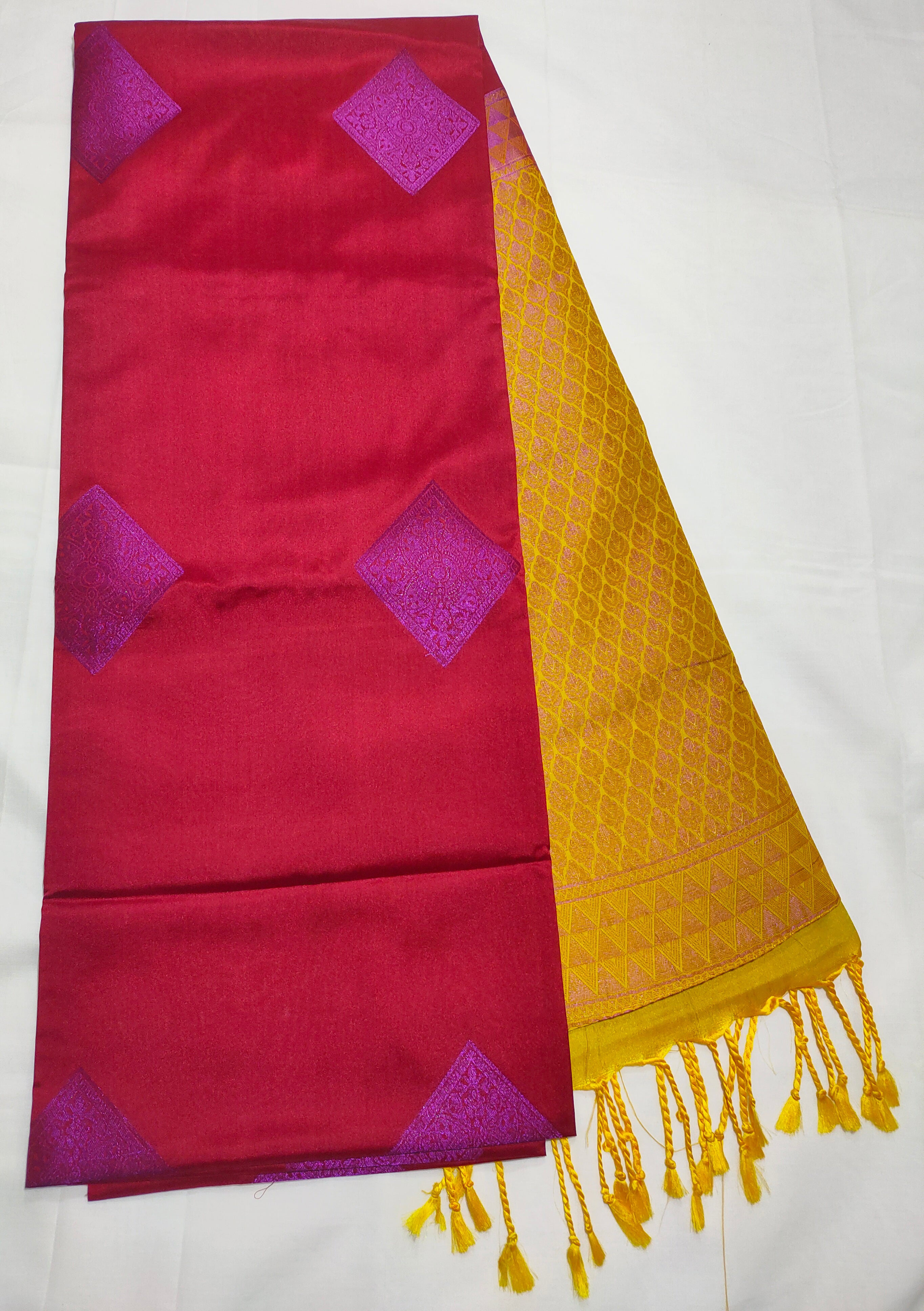 Kanchi Vegan Soft Silk Saree with contrast Blouse and rich Jari Pallu