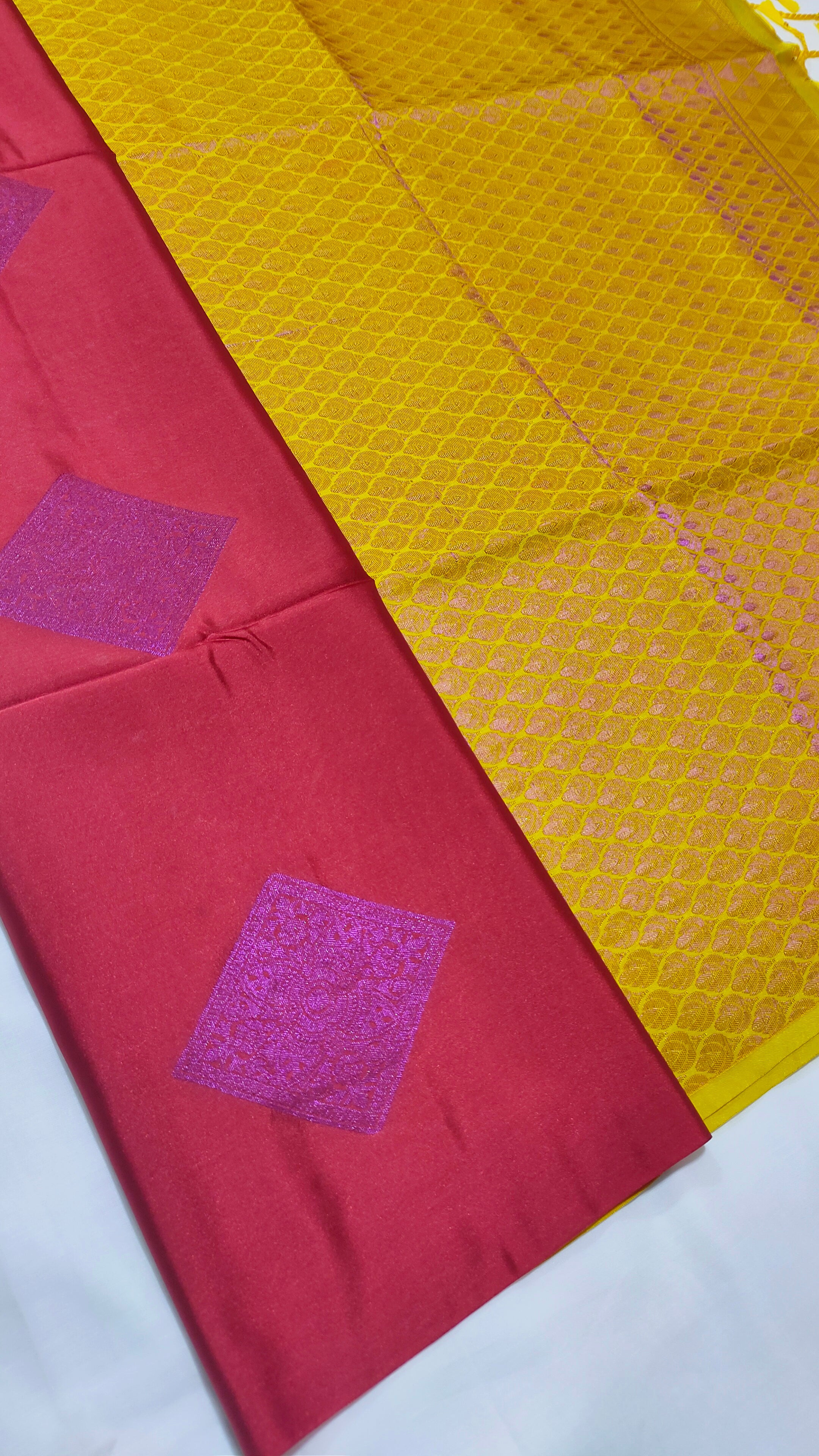 Kanchi Vegan Soft Silk Saree with contrast Blouse and rich Jari Pallu