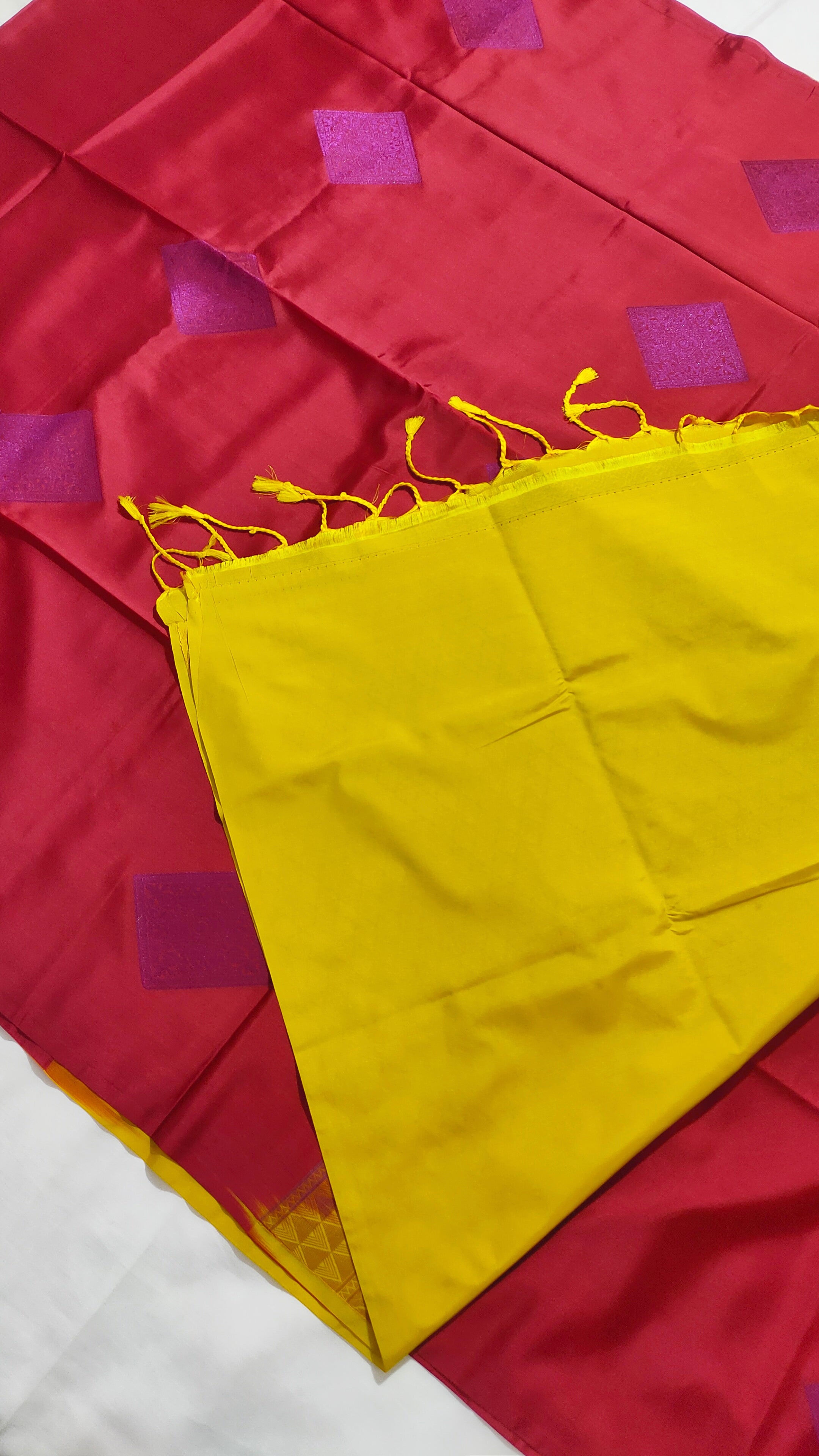 Kanchi Vegan Soft Silk Saree with contrast Blouse and rich Jari Pallu